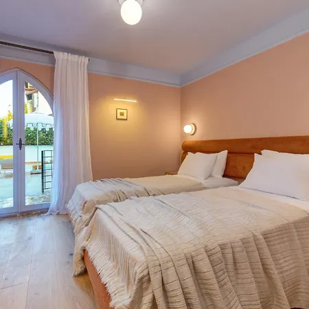 Yonca Anjelika * גוג'ק