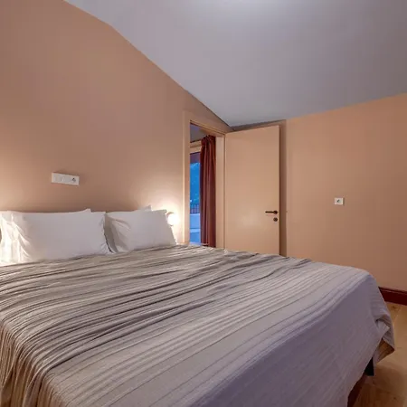 Yonca Anjelika * גוג'ק