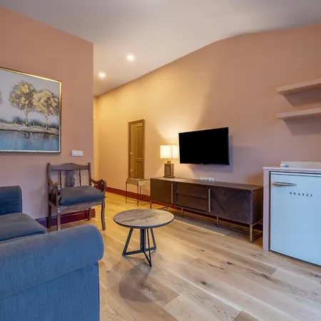 Yonca Anjelika מלון